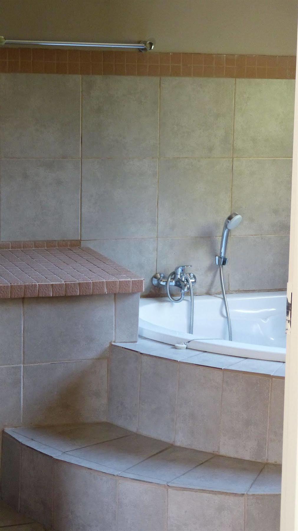 African Sands Guesthouse Load Shedding Free Блумфонтейн Экстерьер фото