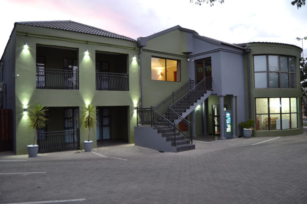 African Sands Guesthouse Load Shedding Free Блумфонтейн Экстерьер фото